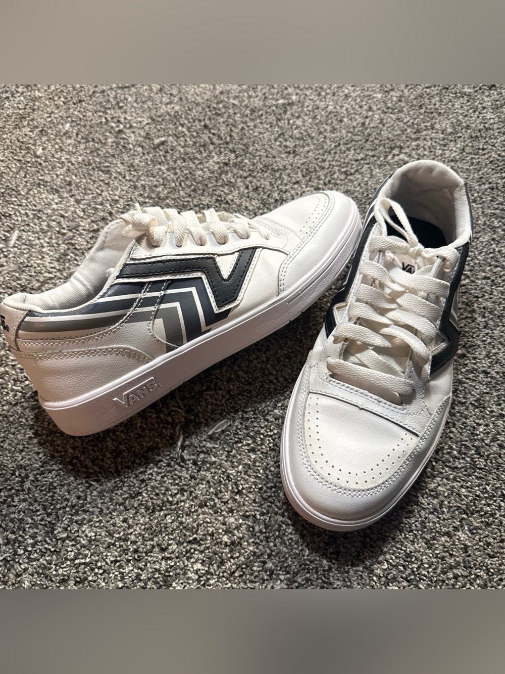 Vans Lowland ComfyCush White w/ Gray Black 8.5 Men 10 Women Laces
